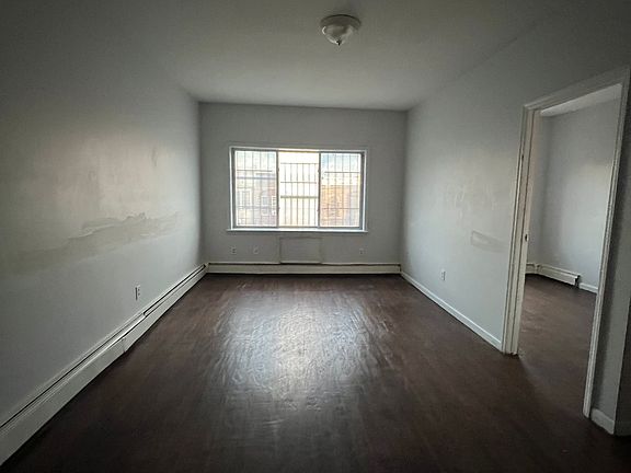 2nd image of 633 Coster St #3