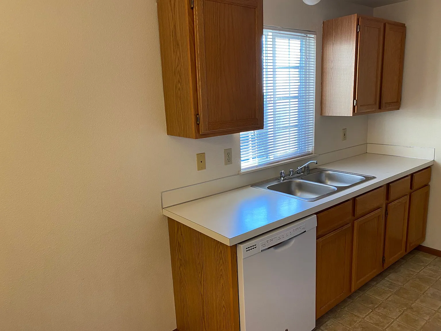 1001 Crestview Lane #D — Photo 3
