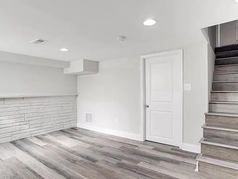 1046 Elm Rd — Photo 19