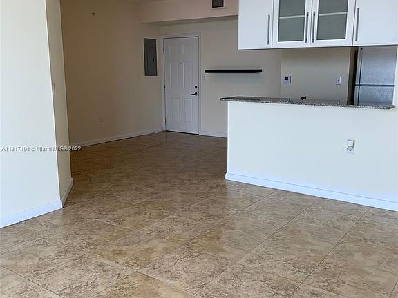 4th image of 275 NE 18th St APT 2109
