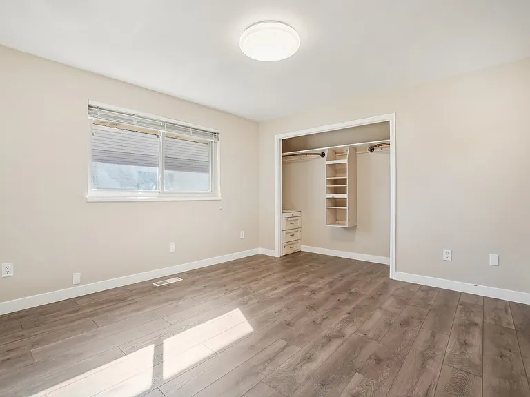 240 W 220th St S — Photo 11