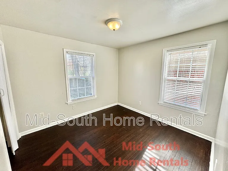1060 Paul Pl — Photo 14