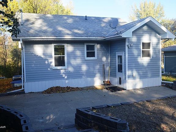 4th image of 702 2nd St NE