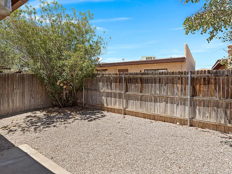 4865 E Lee St — Photo 7