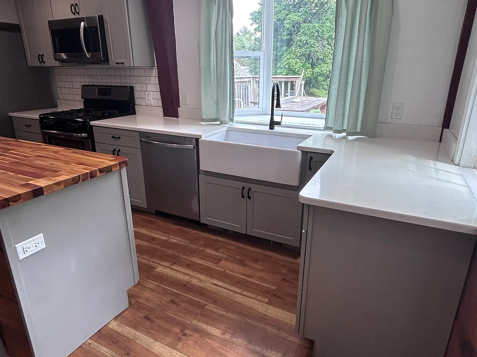 3 bed, 1200 sqft, $2,200 — Photo 2
