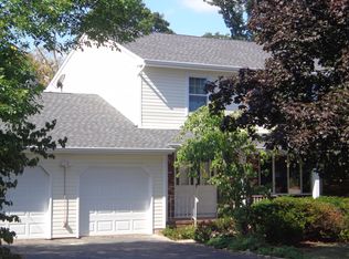 16 Auld Way, Edison, NJ 08817