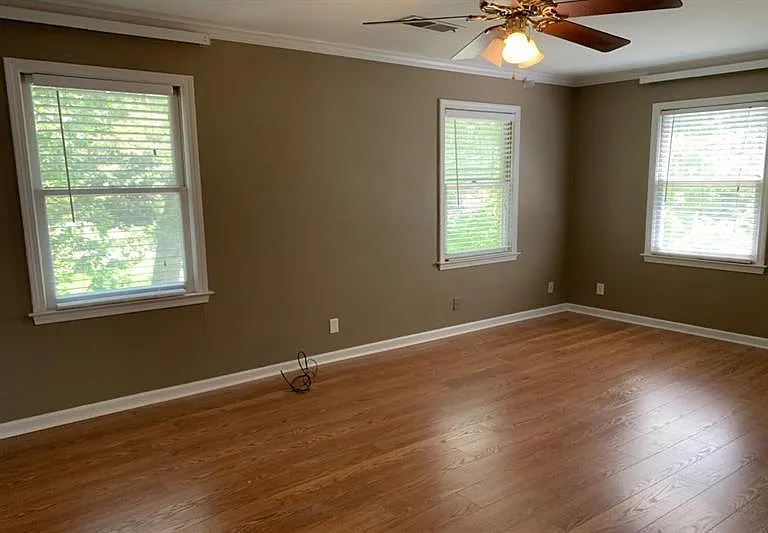 831 Clairemont Ave — Photo 14