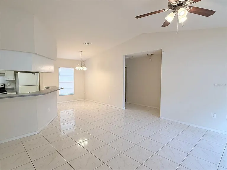 2615 E Curtis St — Photo 3