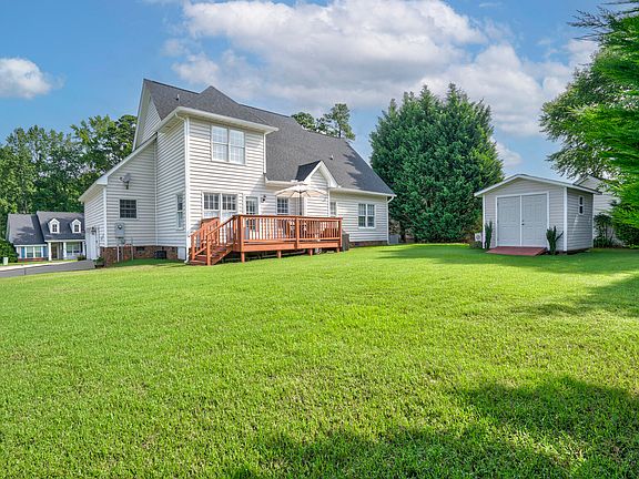 3rd image of 604 Woods Walk Ln