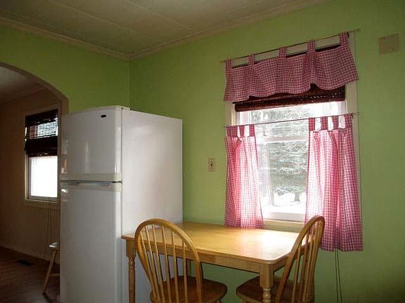 3rd image of 102 N Bruns Ave