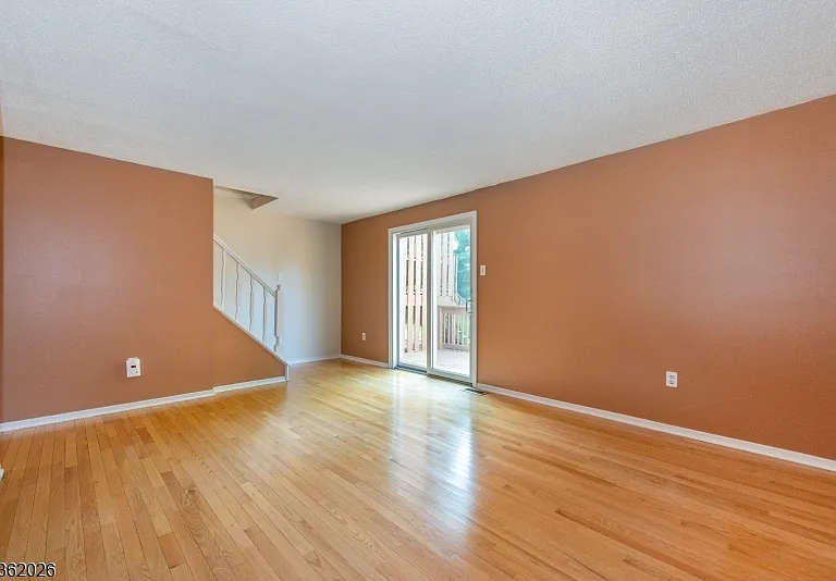 12 Liberty Ln — Photo 9