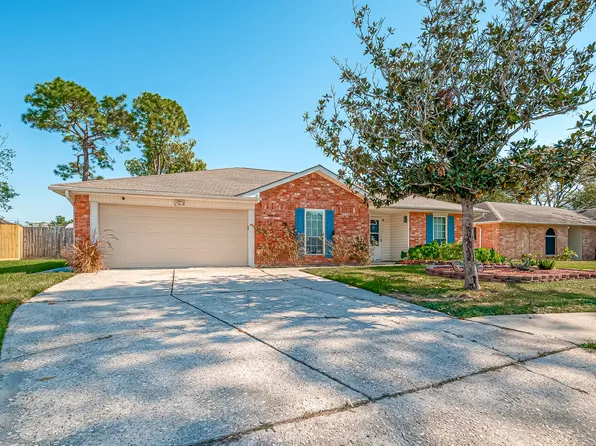 2607 Plymouth Rock Dr, Webster, TX 77598