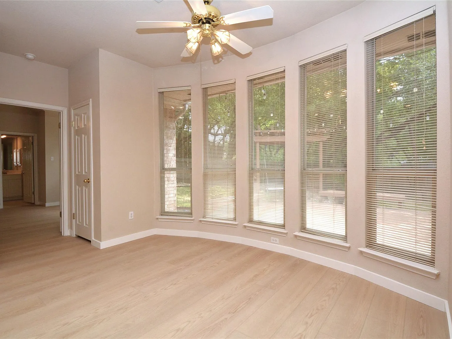 4 bed, 2.5 bath, 2541 sqft, $3,650 — Photo 4
