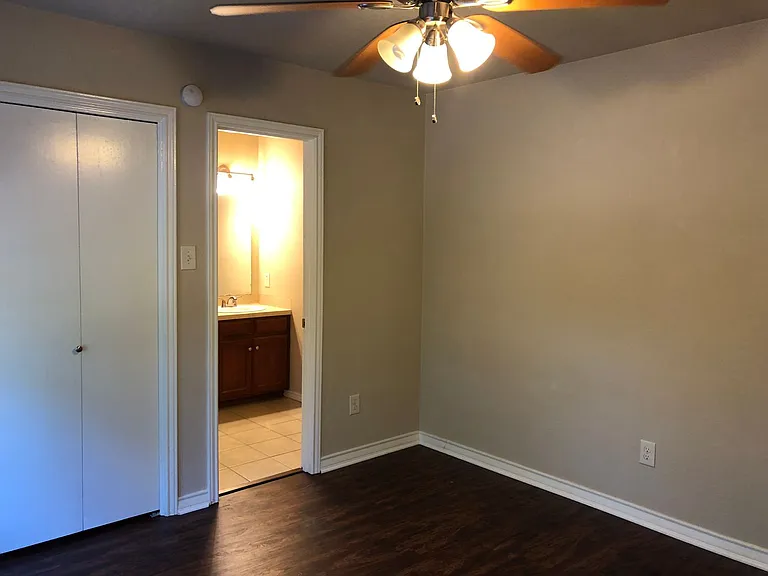 1401 Avenue O #G — Photo 12
