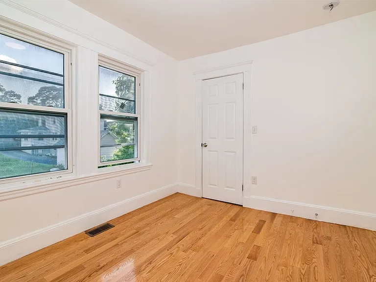 135 Safford St #1 — Photo 8