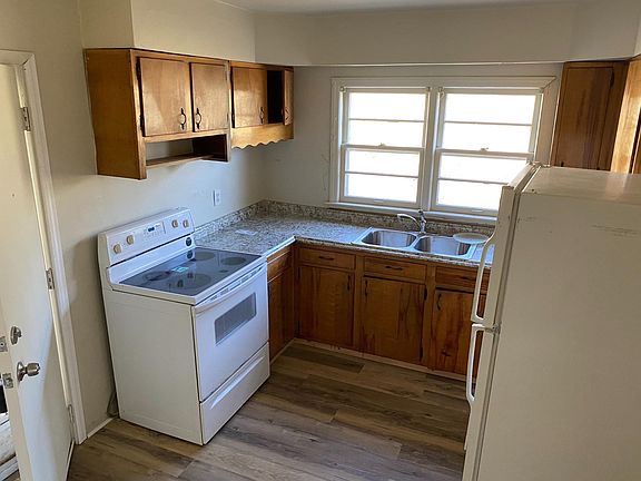 3rd image of 3104 Saint Paul St