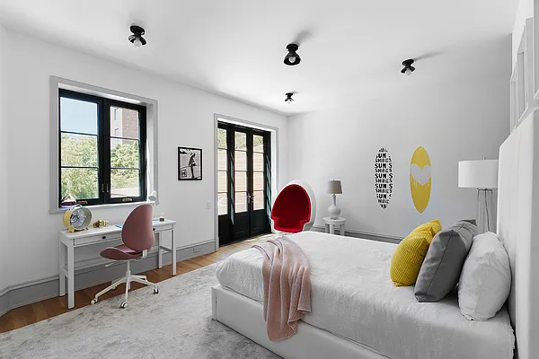 Sold by Compass | media 22