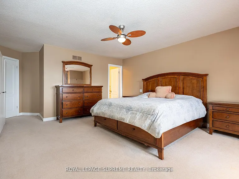 31 1/2 Thorold Rd E — Photo 19