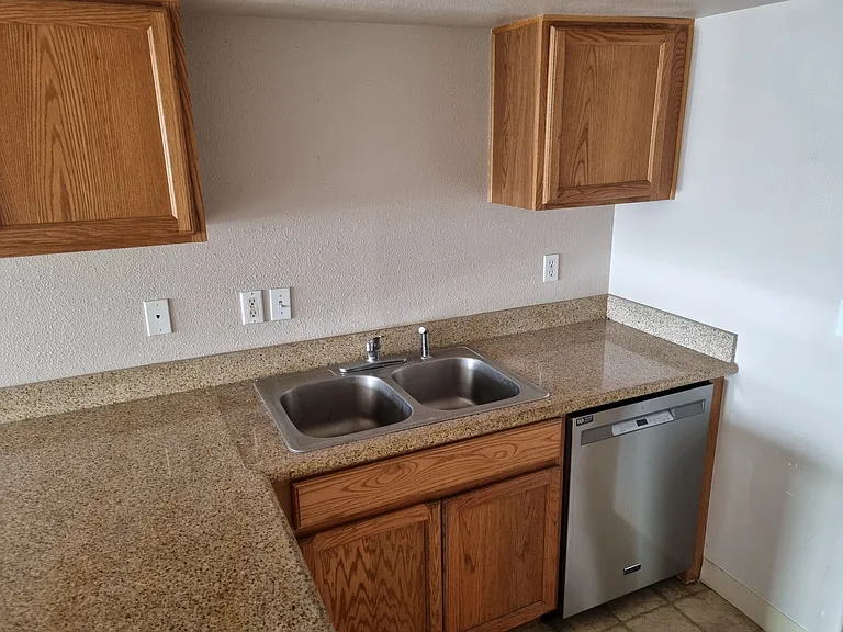 235 Crater Lake Pkwy #3 — Photo 3