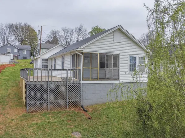 1009 E 1st Ave, Lenoir City, TN 37771
