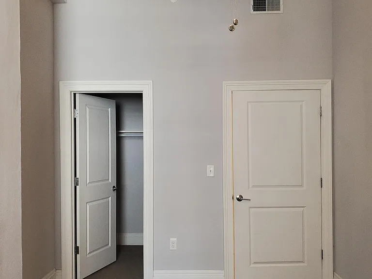 3755 Lindell Blvd #2C — Photo 8