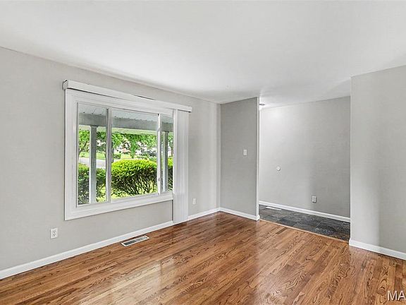 2nd image of 5172 Priorybrook Rd