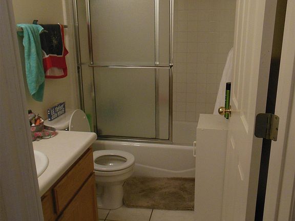 bathroom (2 in every condo)