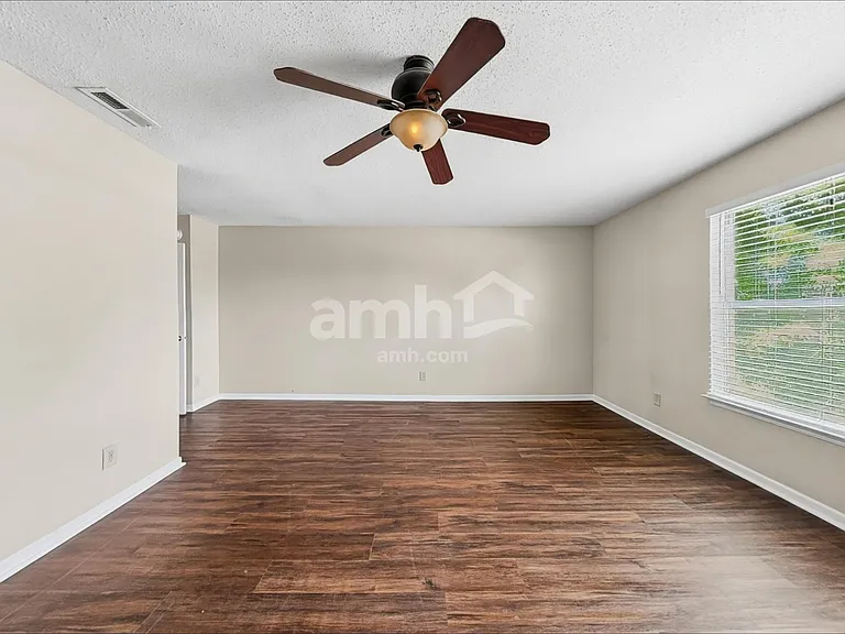 1221 Redwood Dr — Photo 12