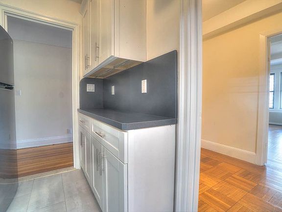 5th image of 311 E 72nd St APT 10G