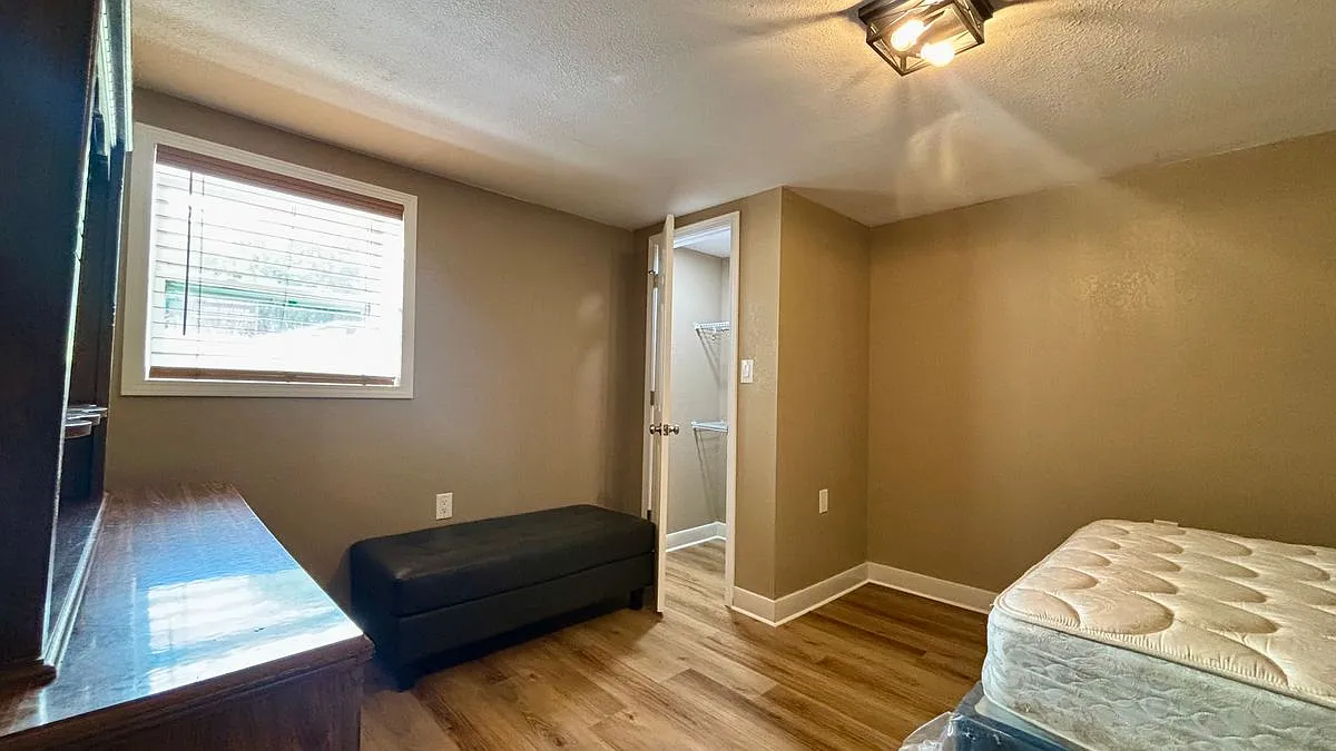 3 bed, 2.0 bath, 1594 sqft, $1,800 — Photo 4