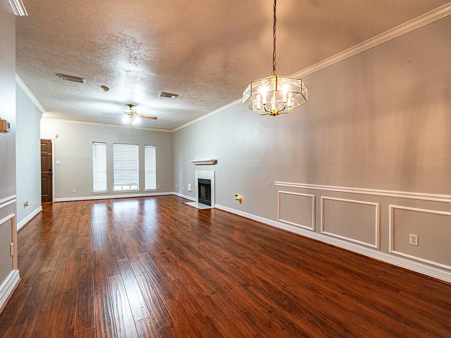 5 bed, 3.5 bath, 2131 sqft, $2,500 — Photo 3
