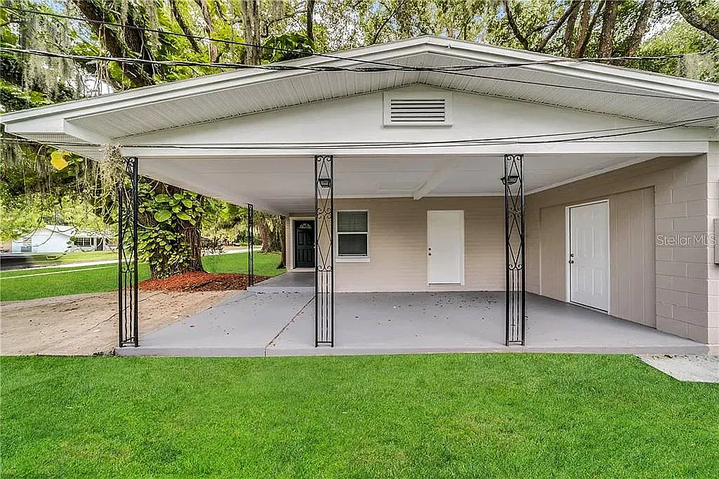320 Browns Rd — Photo 2