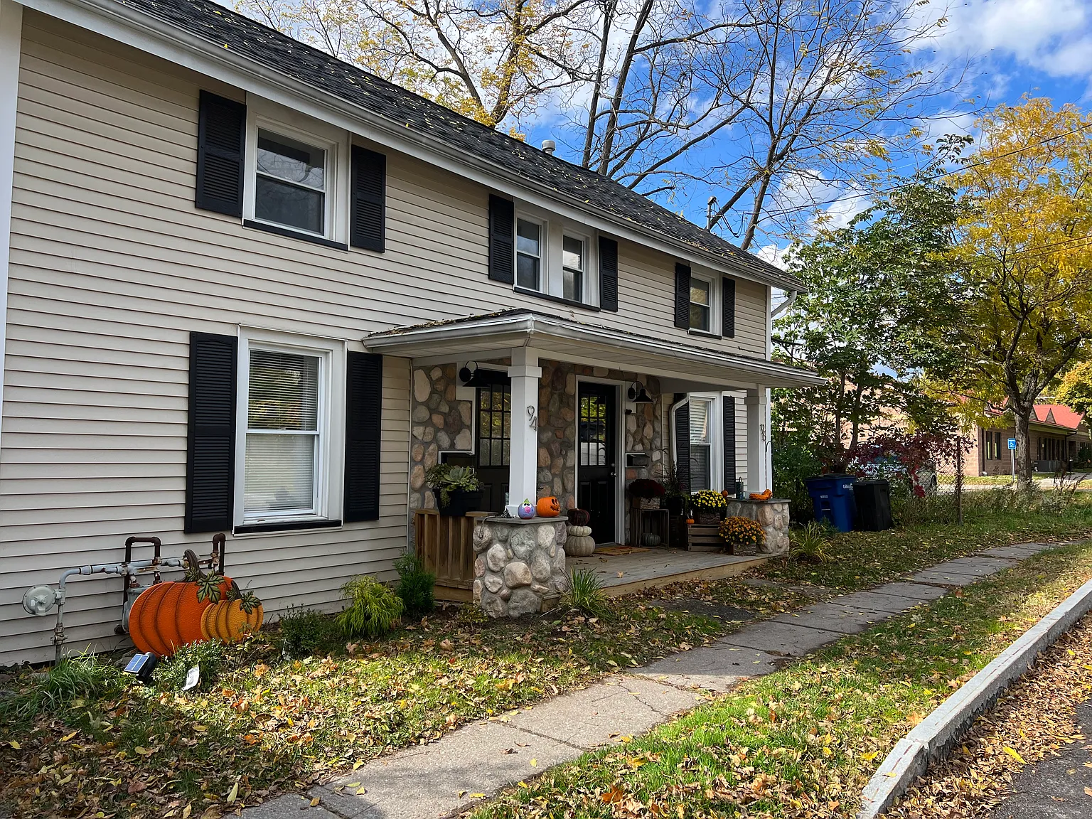 2 bed, 1.5 bath, 1100 sqft, $1,600 — Photo 1