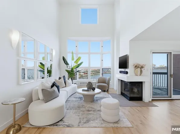 308 Nelson Ct, Edgewater, NJ 07020