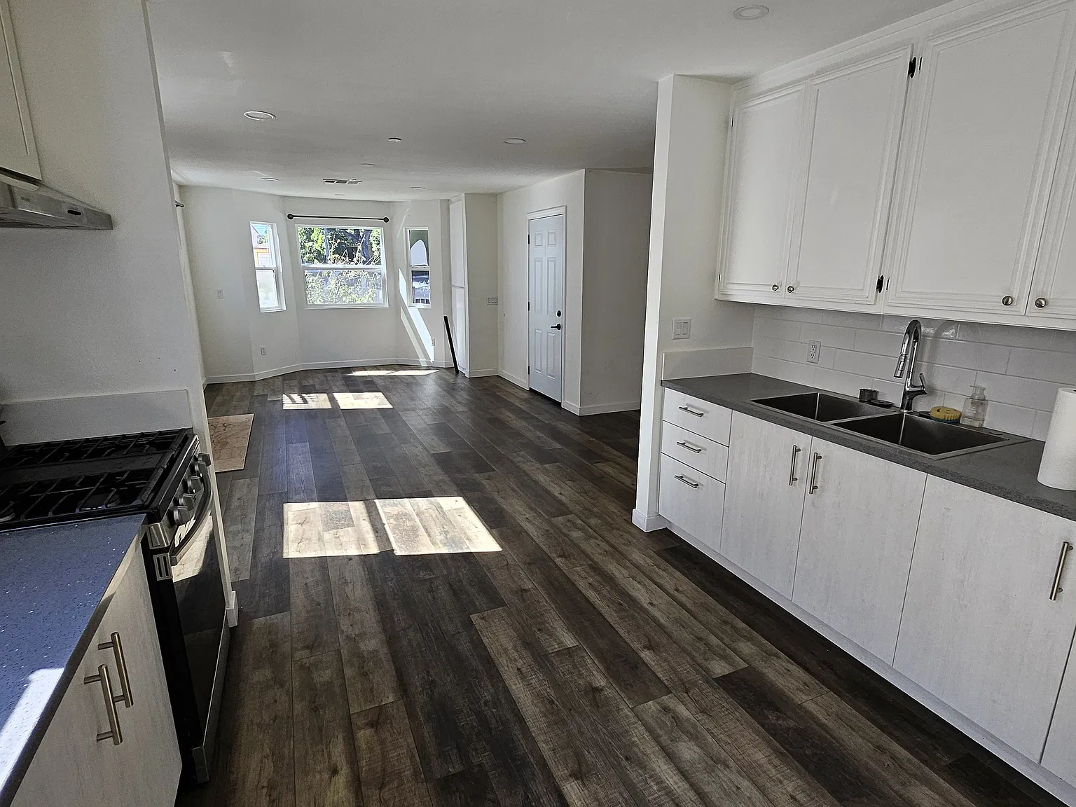 3 bed, 1350 sqft, $3,650 — Photo 3