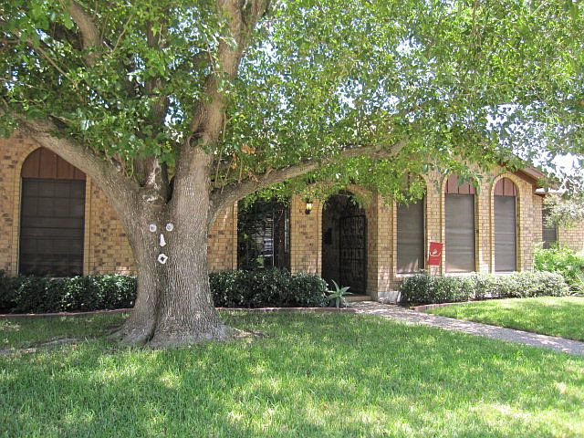 2nd image of 12 Colony Park Cir