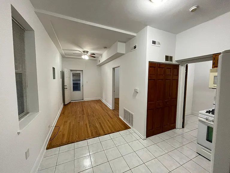 1620 W Beach Ave #R — Photo 2