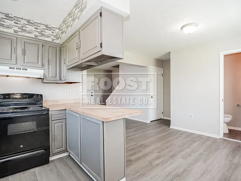 5623-5625 Chatford Dr — Photo 5