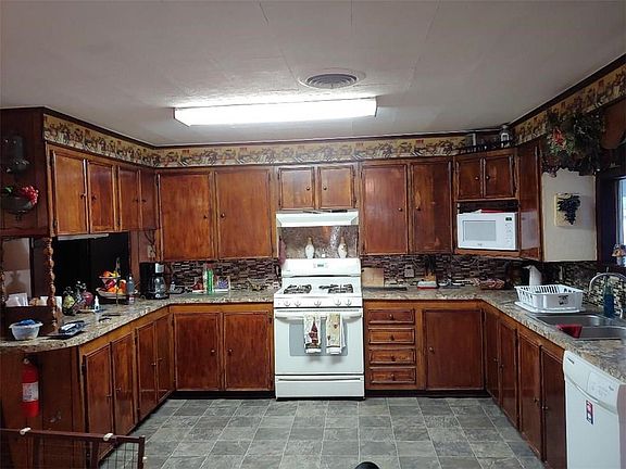 3rd image of 302 Seagraves St