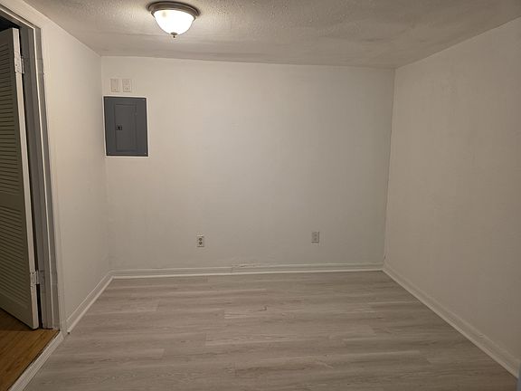 5th image of 1843 SW College St