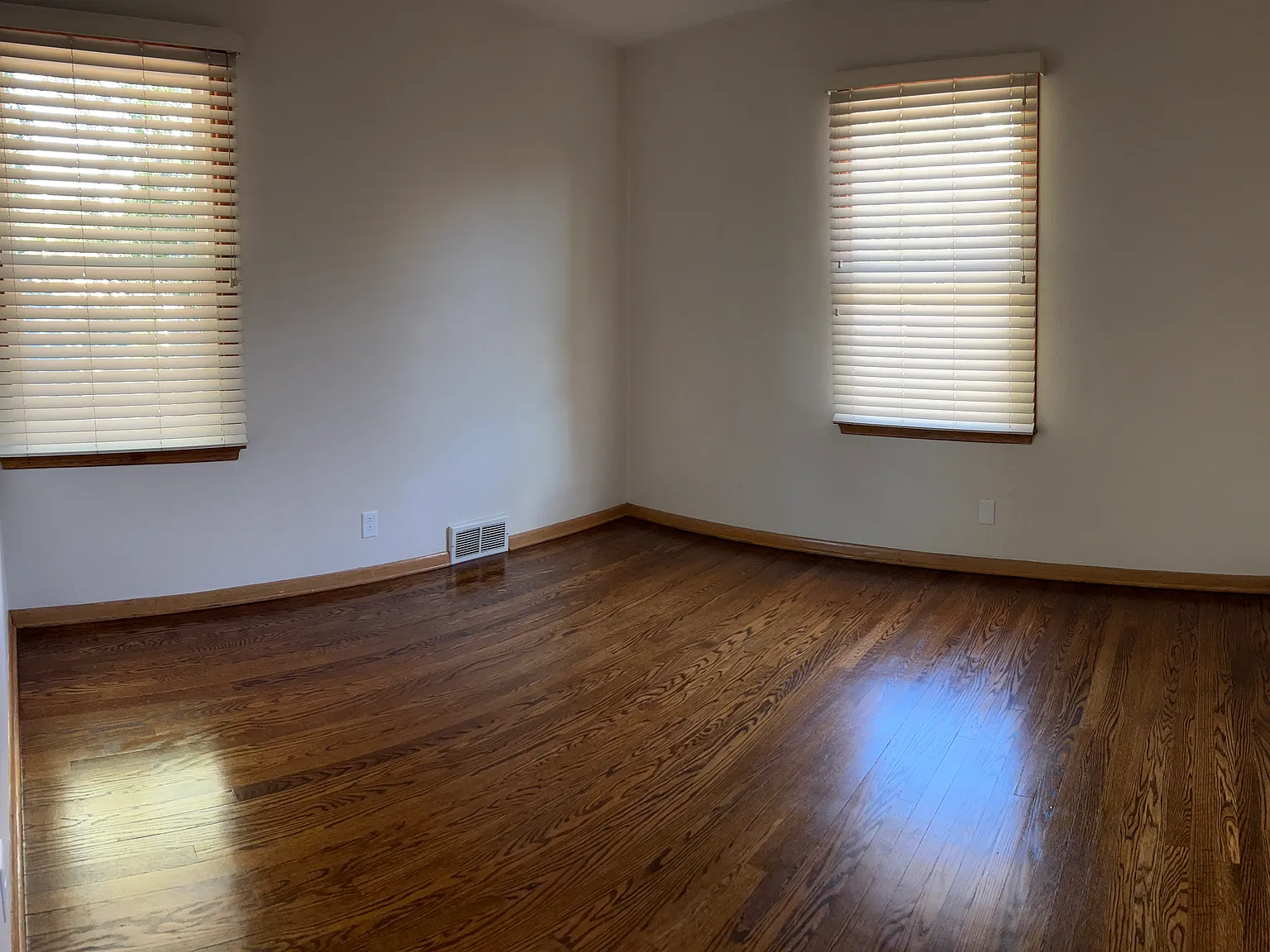3 bed, 1300 sqft, $1,900 — Photo 3