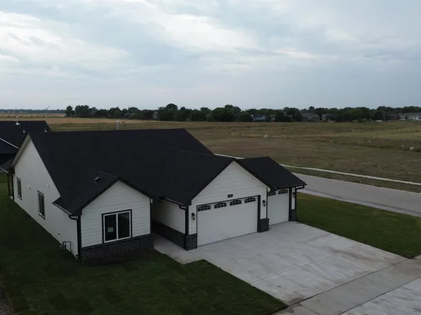 1501 E Midway Ct, Valley Center, KS 67147