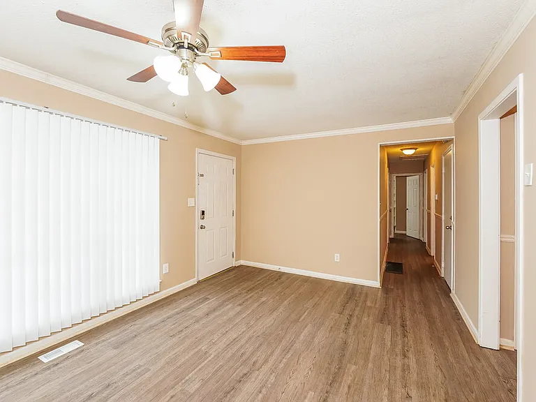 5839 Brenda Dr — Photo 5