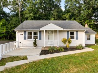 104 Burban Dr, Branford, CT 06405