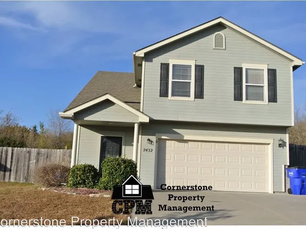 2432 Fox Sparrow Ct, Junction City, KS 66441