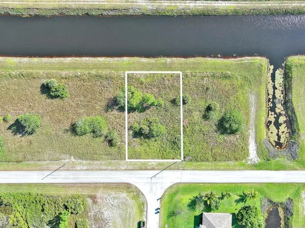 1134 Hudson St E, Lehigh Acres, FL 33974