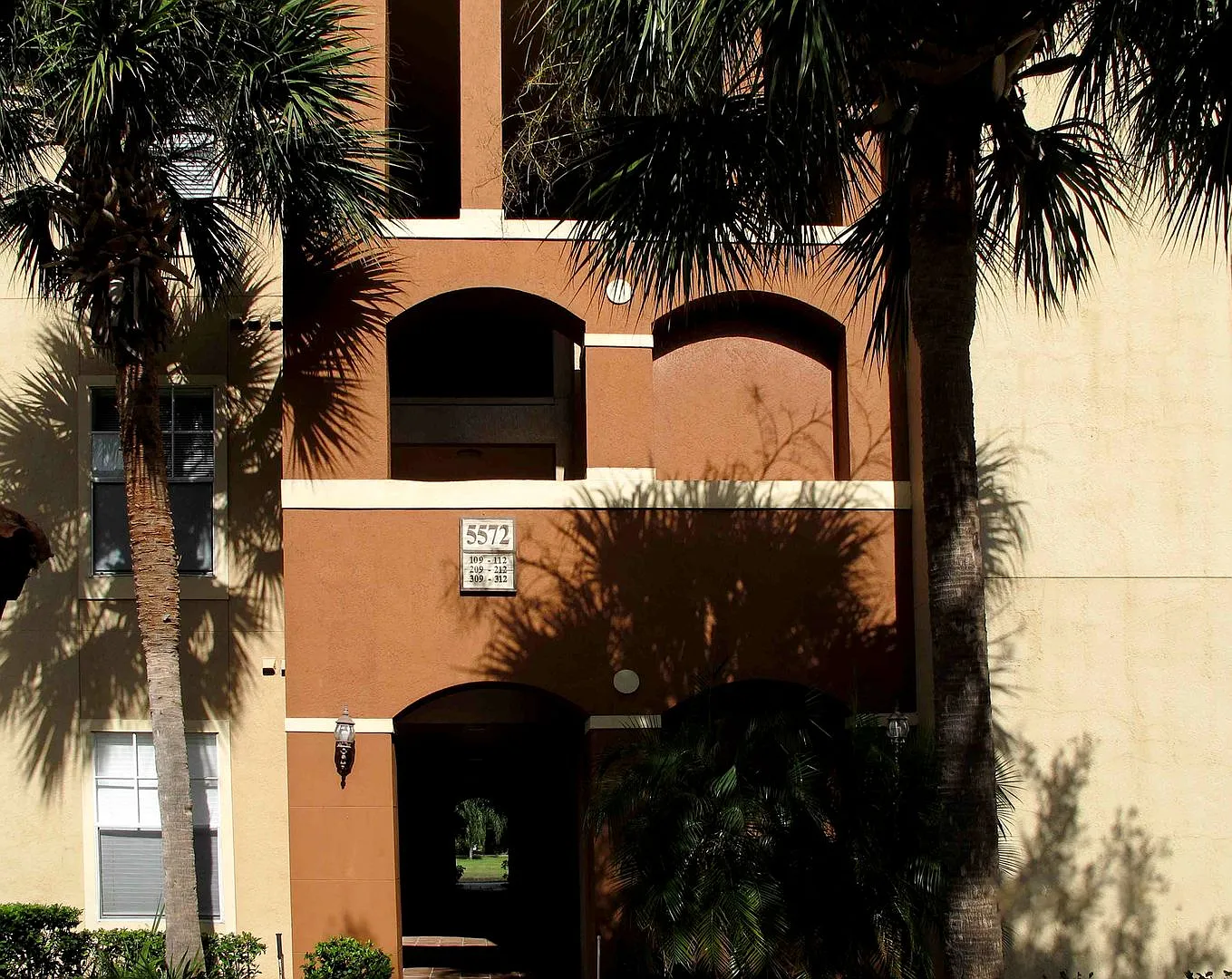 2 bd / 2 ba Condo in Gated Community - Palms Club — Photo 1