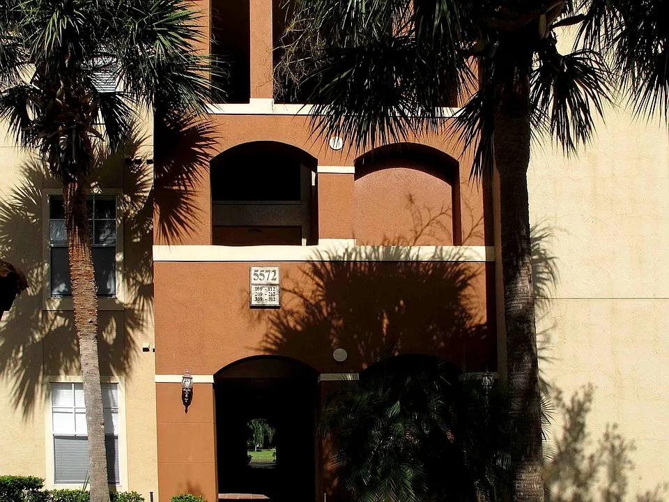 5572 Metrowest Blvd #5-310
