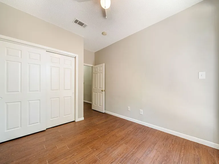 2300 Leon St #101 — Photo 19