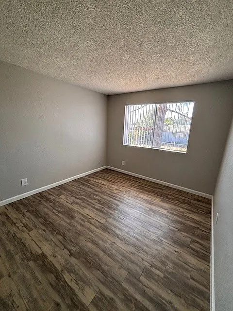 2 bed, 1000 sqft, $1,950 — Photo 2